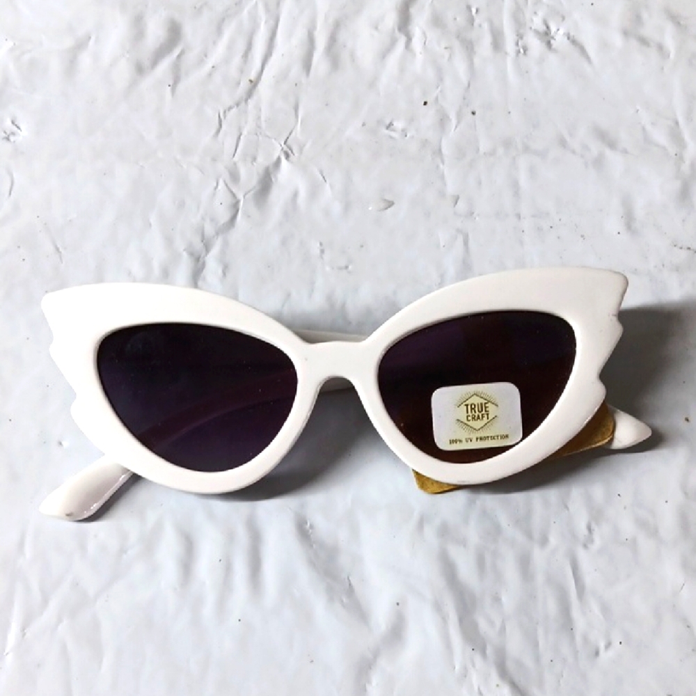 True Craft White Retro Cat-Eye Sunglasses